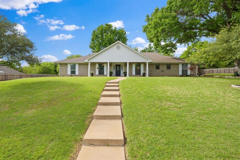 1814 Lakeridge Drive, Weatherford TX 76087