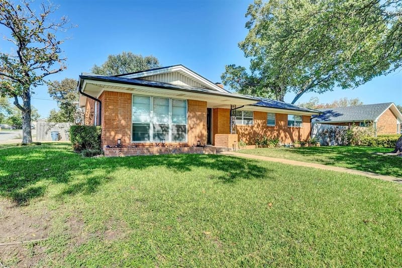 5912 Lubbock Avenue, Fort Worth TX 76133 - Photo 2