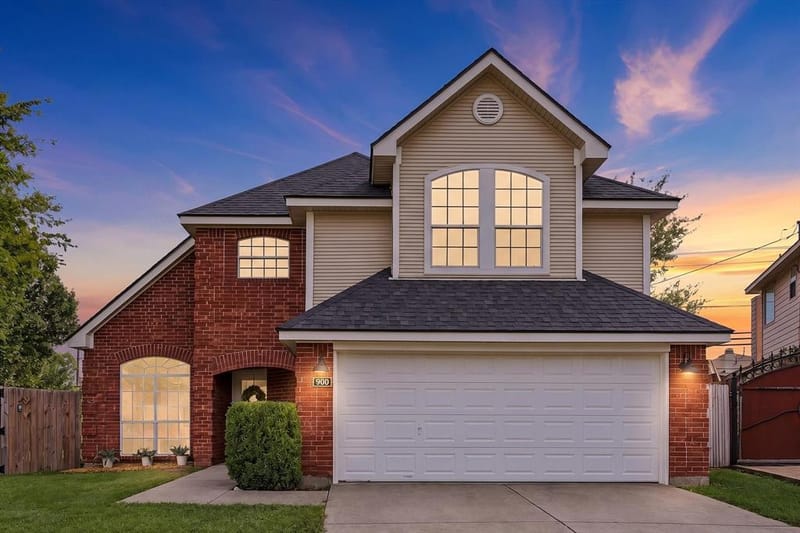 900 Blossomwood Court, Arlington TX 76017