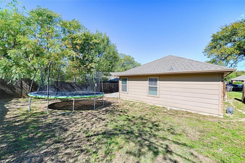 1242 E Powell Avenue, Fort Worth TX 76104 - Photo 23