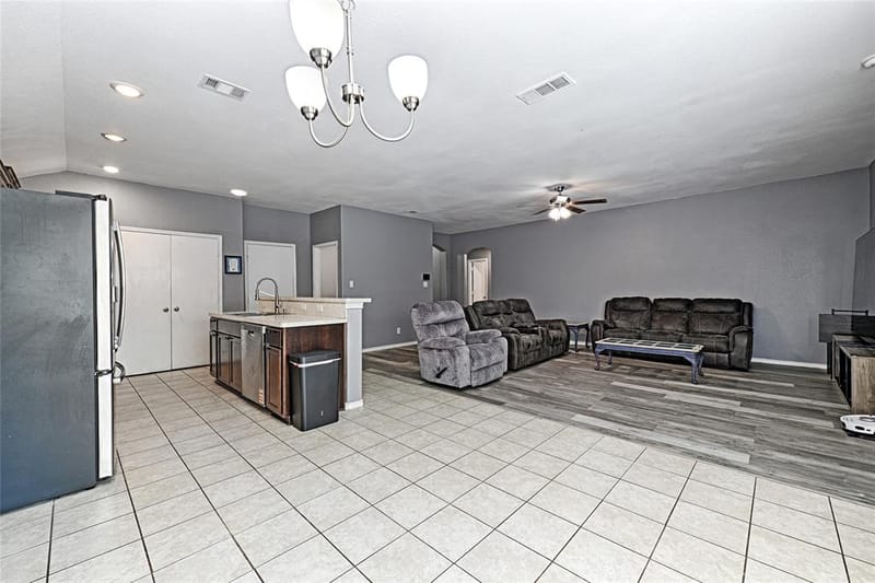 1242 E Powell Avenue, Fort Worth TX 76104 - Photo 4