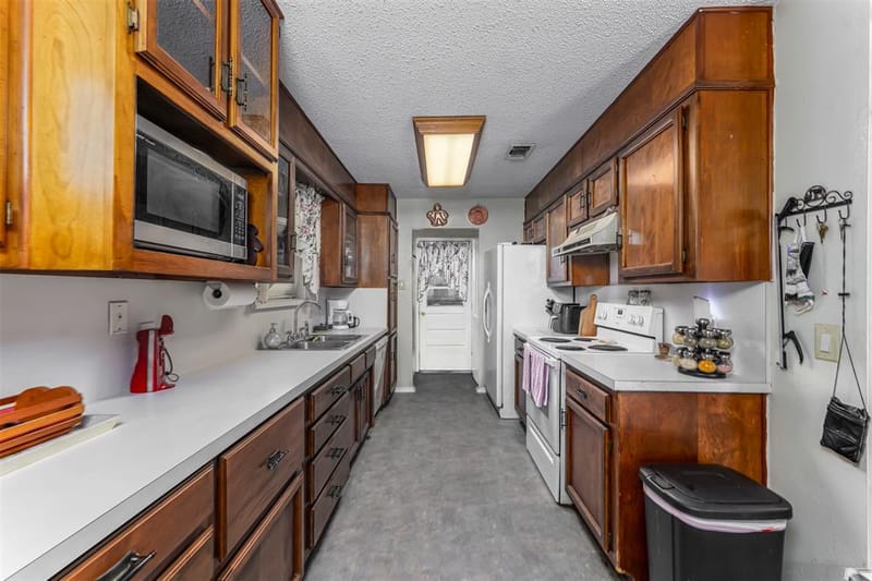 1620 Edge Hill Road, Benbrook TX 76126 - Photo 5