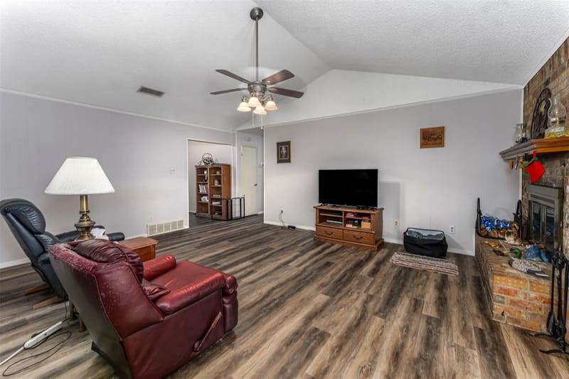 1620 Edge Hill Road, Benbrook TX 76126 - Photo 4