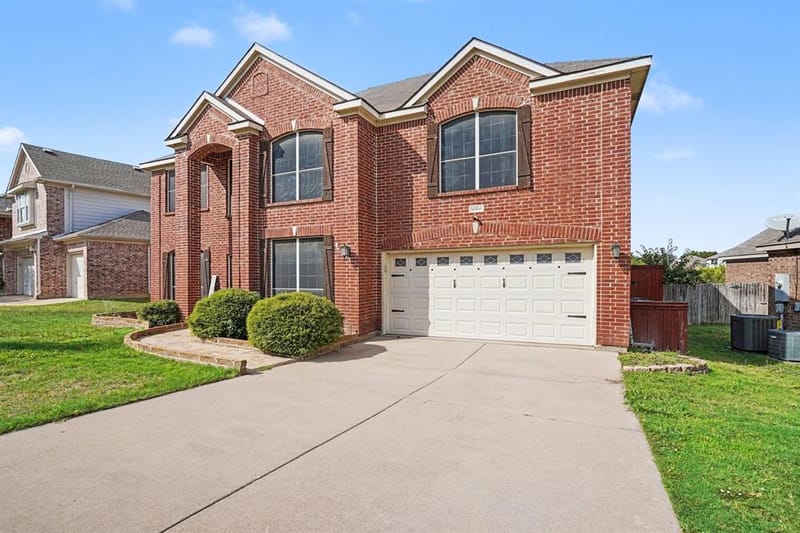 5004 Valleyside Drive, Fort Worth TX 76123 - Photo 2
