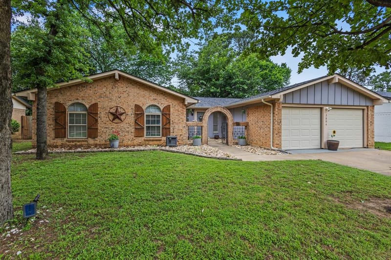 2804 Mintwood Place, Arlington TX 76016 - Photo 2