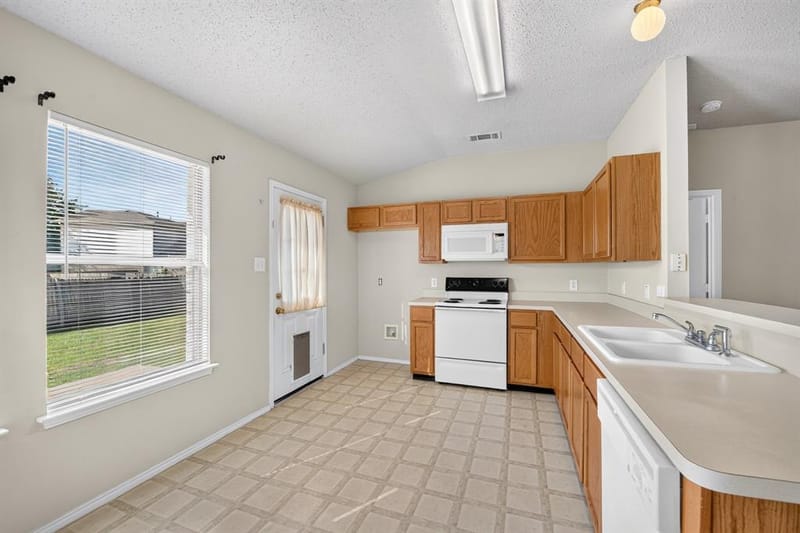 729 Raven Drive, Saginaw TX 76131 - Photo 17