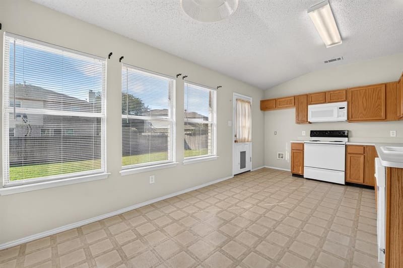 729 Raven Drive, Saginaw TX 76131 - Photo 16