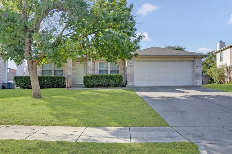 729 Raven Drive, Saginaw TX 76131