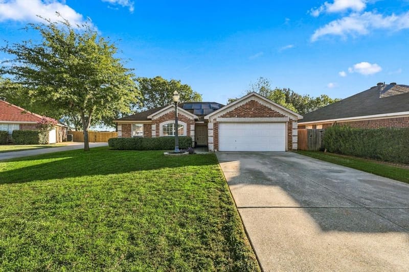 1722 Tonya May Lane, Mansfield TX 76063 - Photo 2