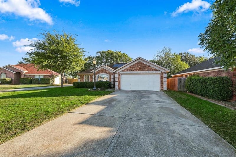 1722 Tonya May Lane, Mansfield TX 76063
