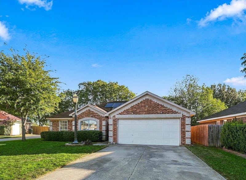 1722 Tonya May Lane, Mansfield TX 76063 - Photo 4