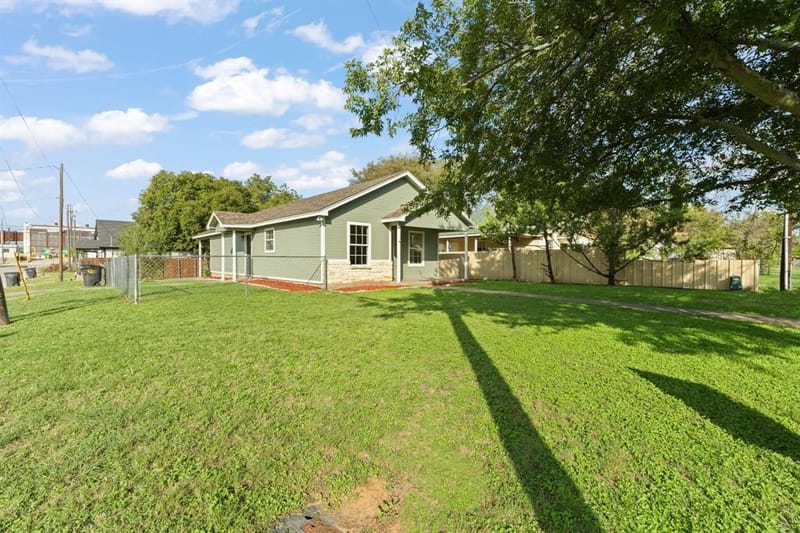 801 Trinity Street, Cleburne TX 76031 - Photo 2