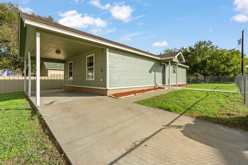 801 Trinity Street, Cleburne TX 76031 - Photo 3
