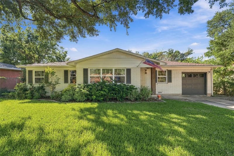 3821 Cobbs Drive, Waco TX 76708 - Photo 2
