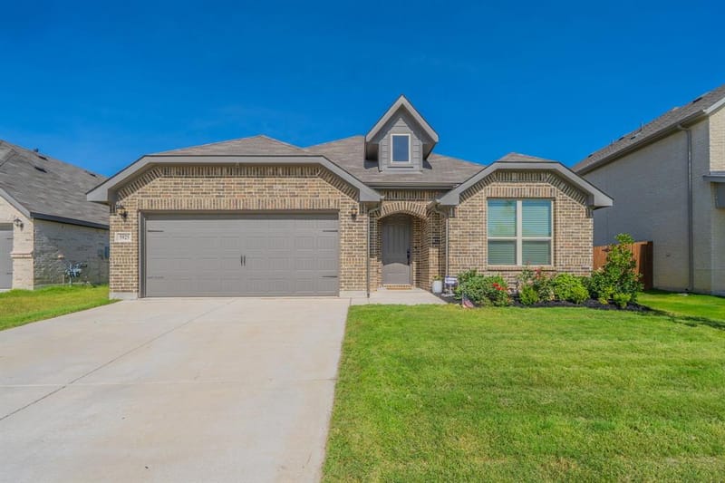 5925 Lovills Creek, Fort Worth TX 76179 - Photo 2