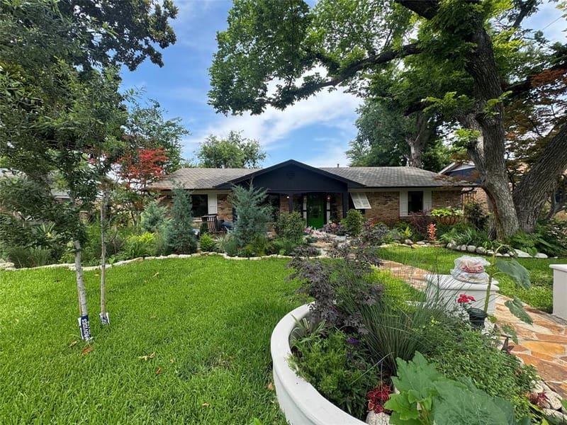 9011 Fringewood Drive, Dallas TX 75228 - Photo 11
