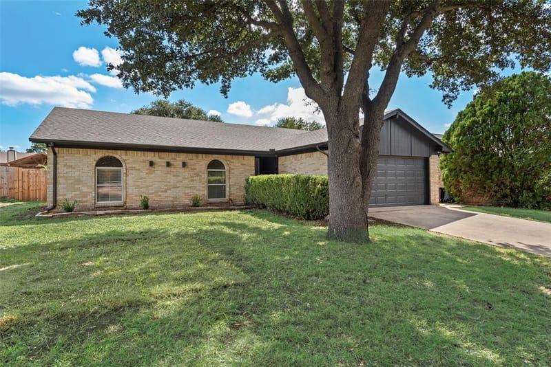 3021 Meadowmoor Street, Fort Worth TX 76133 - Photo 3
