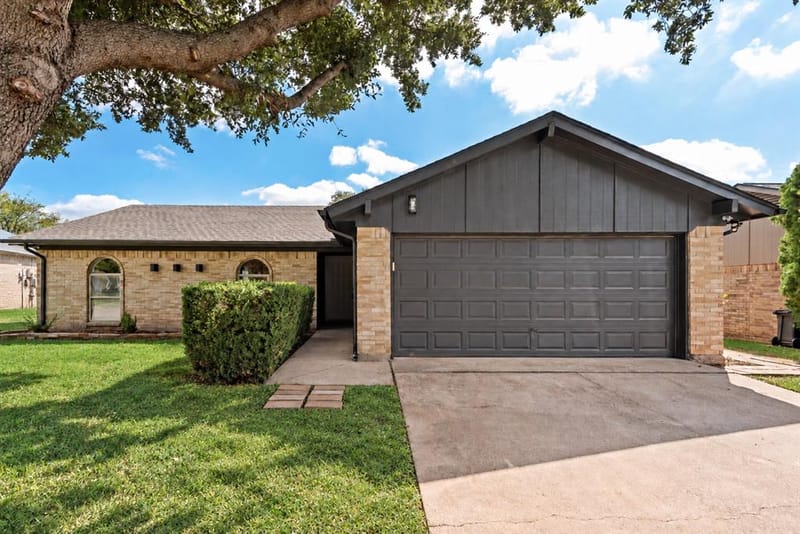 3021 Meadowmoor Street, Fort Worth TX 76133