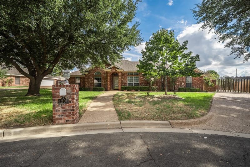 1308 Wentwood Circle, Hewitt TX 76643