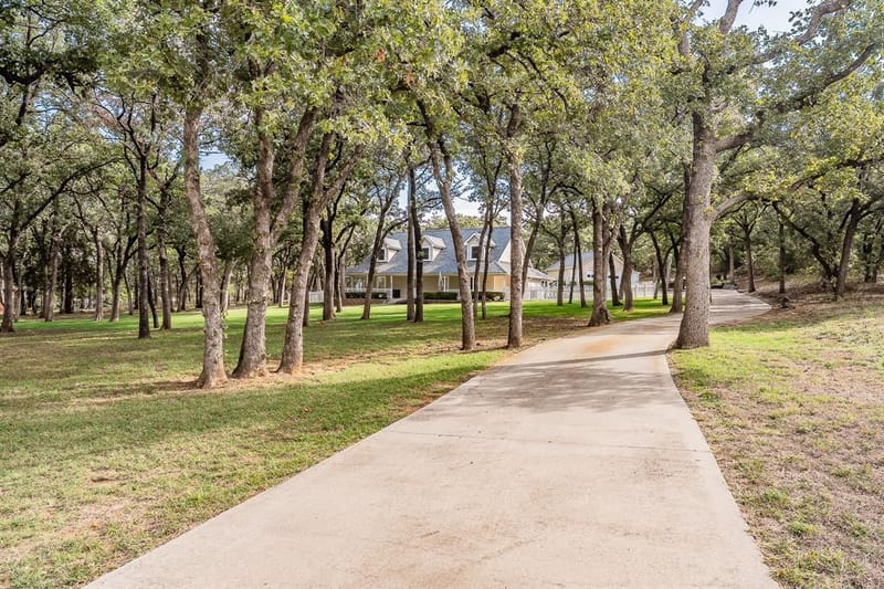 901 Pioneer Circle W, Argyle TX 76226 - Photo 2