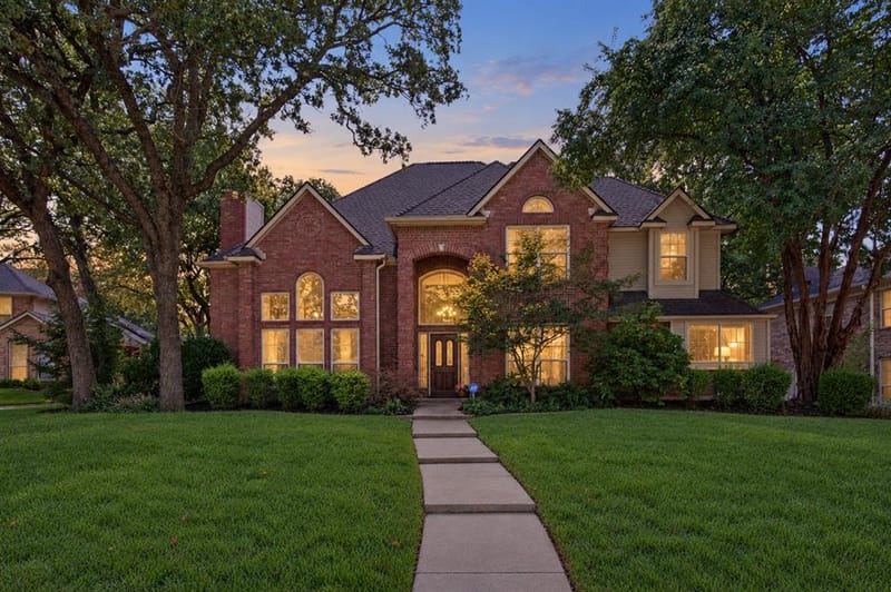 3406 Forestway Court, Arlington TX 76001 - Photo 2