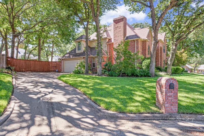 3406 Forestway Court, Arlington TX 76001 - Photo 3