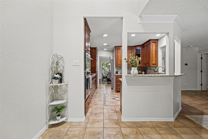 3406 Forestway Court, Arlington TX 76001 - Photo 11