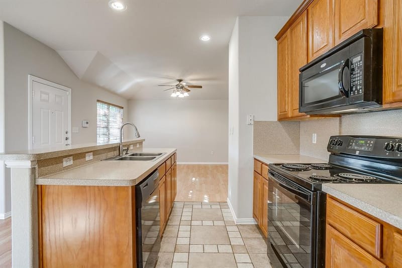 109 Briarwood Drive, Kennedale TX 76060 - Photo 12