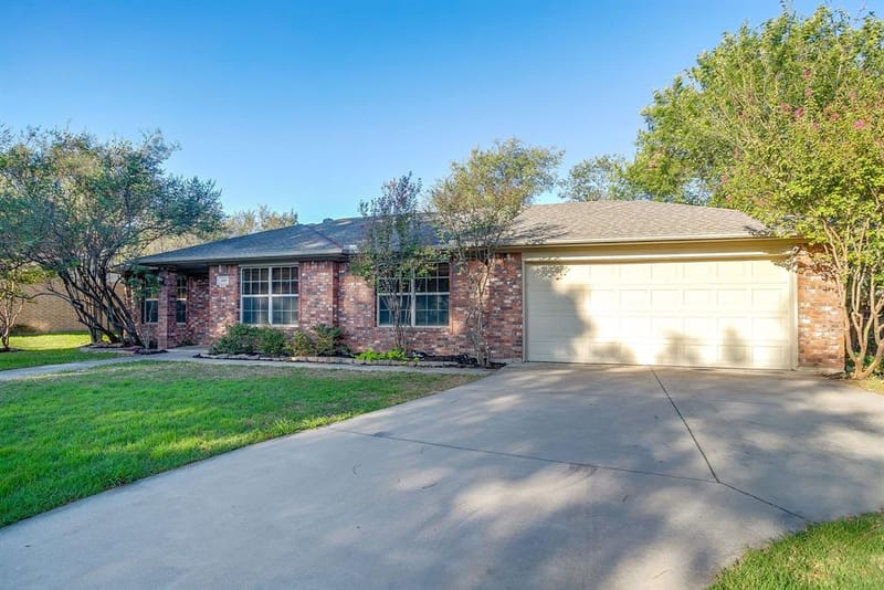 109 Briarwood Drive, Kennedale TX 76060 - Photo 3