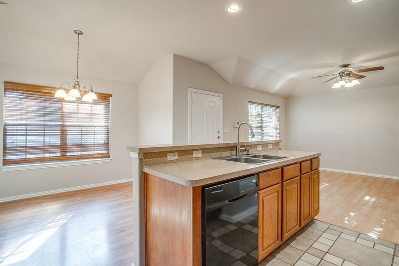 109 Briarwood Drive, Kennedale TX 76060 - Photo 11
