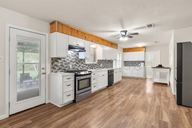 703 W Elizabeth Drive, Robinson TX 76706 - Photo 9
