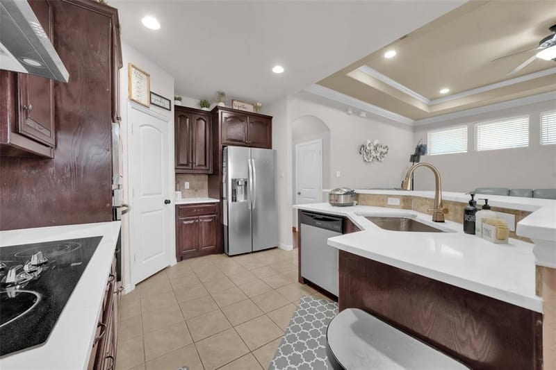 5801 Mira Lago Lane, Arlington TX 76017 - Photo 9