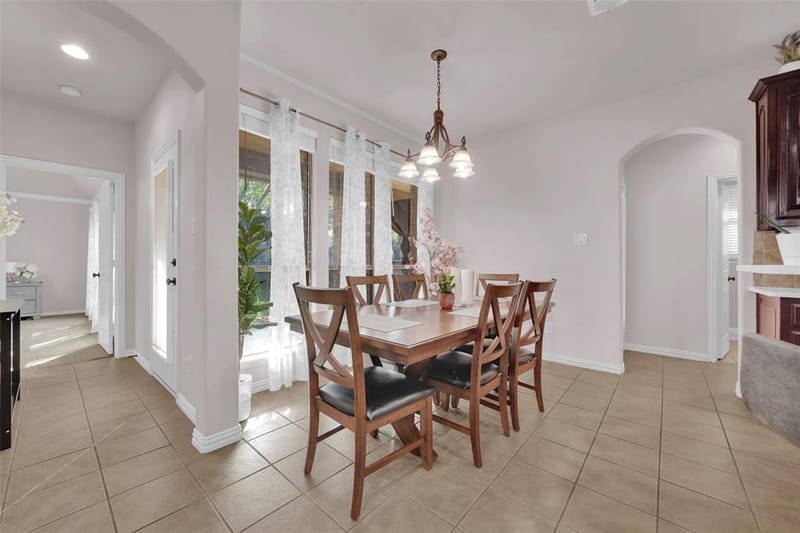 5801 Mira Lago Lane, Arlington TX 76017 - Photo 10