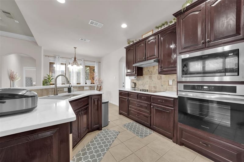 5801 Mira Lago Lane, Arlington TX 76017 - Photo 8