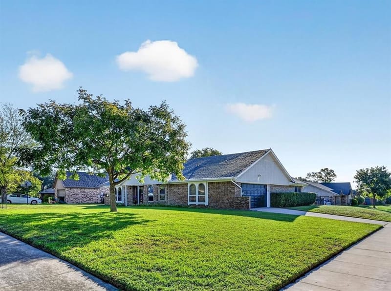 437 Overcrest Drive, Benbrook TX 76126 - Photo 2