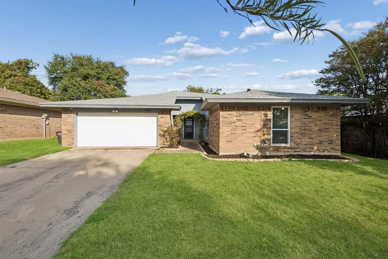7204 Misty Meadow Drive S, Fort Worth TX 76133 - Photo 2