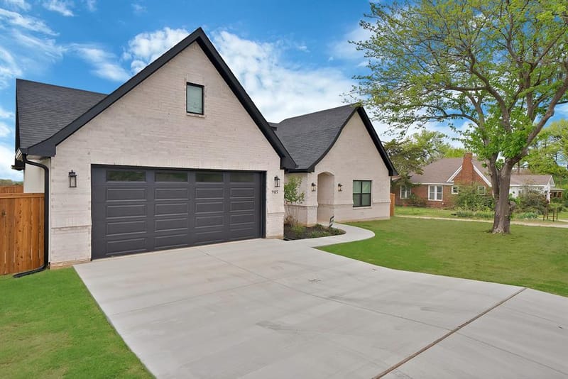 905 N Trinity Street, Decatur TX 76234 - Photo 2