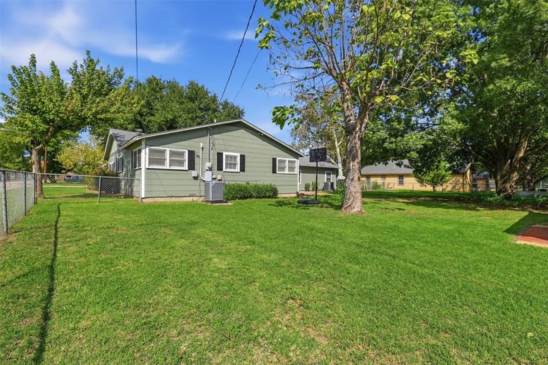 447 Bales Street, Cleburne TX 76033 - Photo 23
