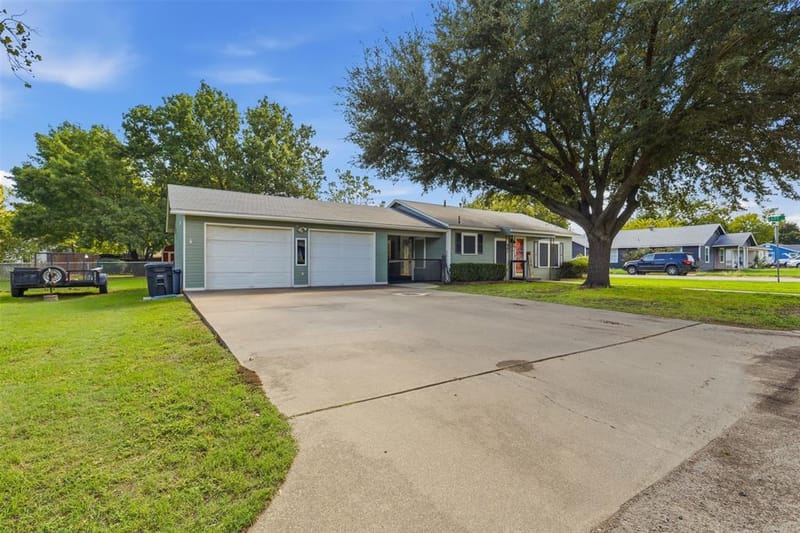 447 Bales Street, Cleburne TX 76033 - Photo 24