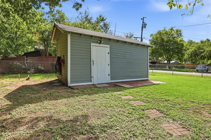 447 Bales Street, Cleburne TX 76033 - Photo 21