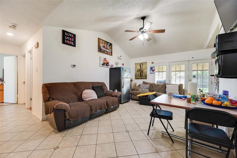 1717 Meadow Valley, Irving TX 75060 - Photo 3