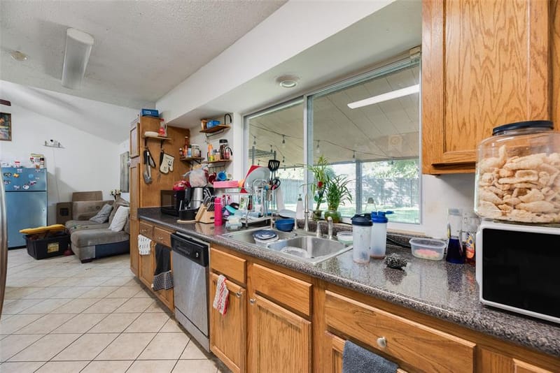 1717 Meadow Valley, Irving TX 75060 - Photo 5