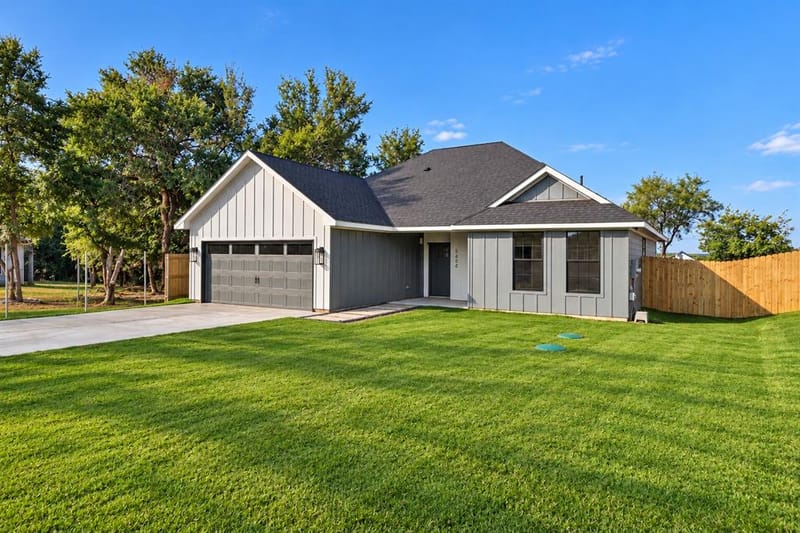 5404 Celina Court, Granbury TX 76048 - Photo 2