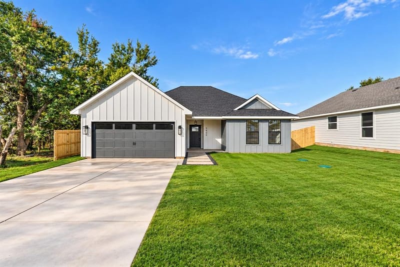 5404 Celina Court, Granbury TX 76048
