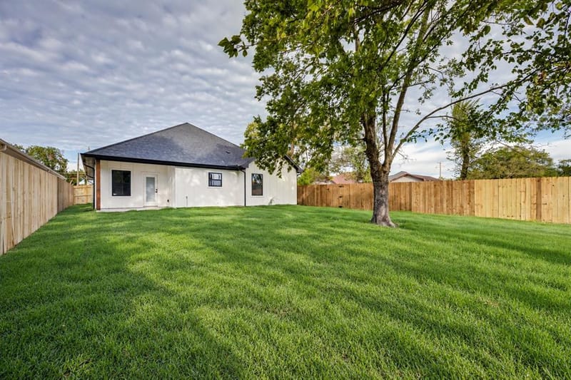 1328 Franklin Avenue, Bonham TX 75418 - Photo 9