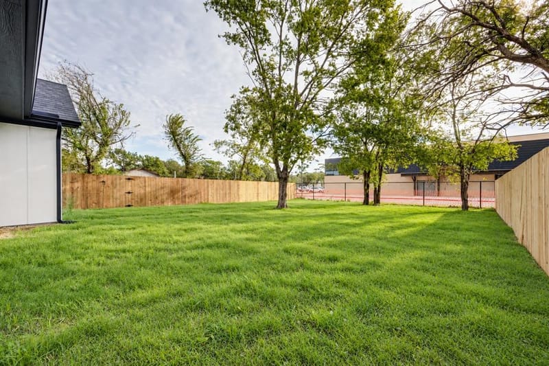 1328 Franklin Avenue, Bonham TX 75418 - Photo 24