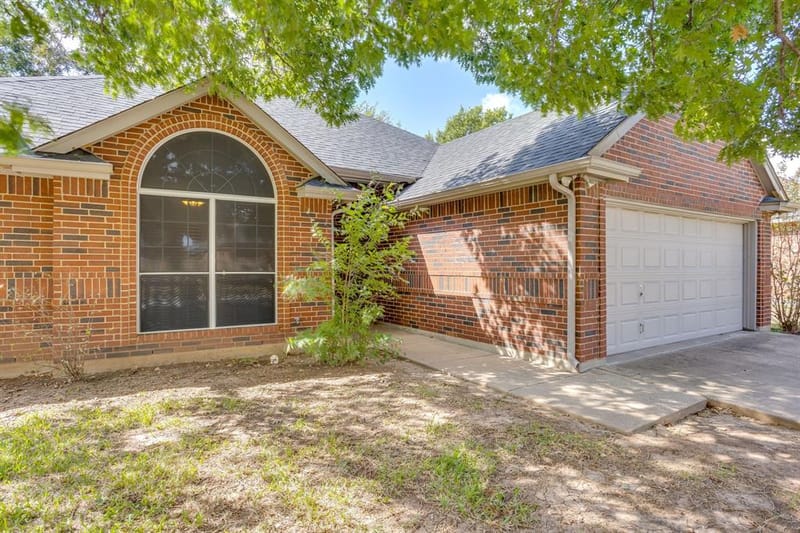 941 Jessica Drive, Burleson TX 76028 - Photo 2