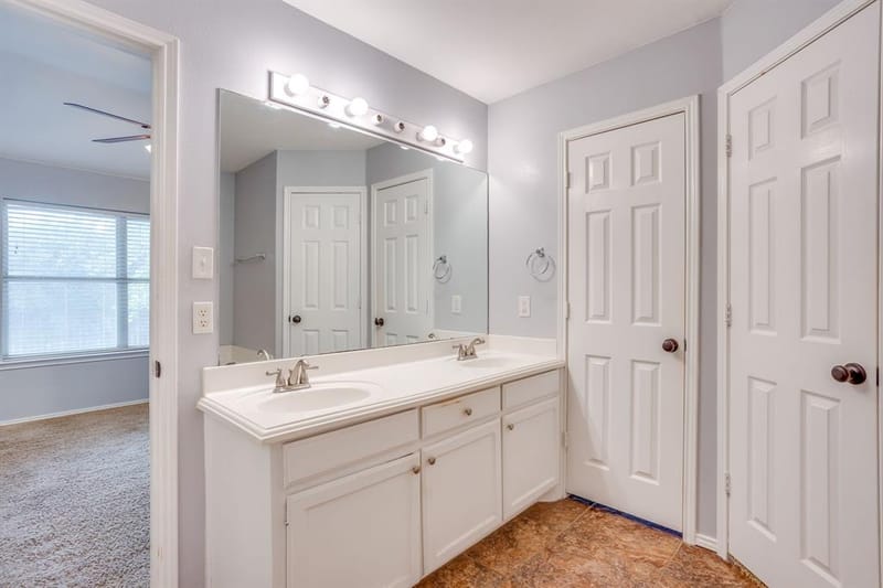 941 Jessica Drive, Burleson TX 76028 - Photo 16
