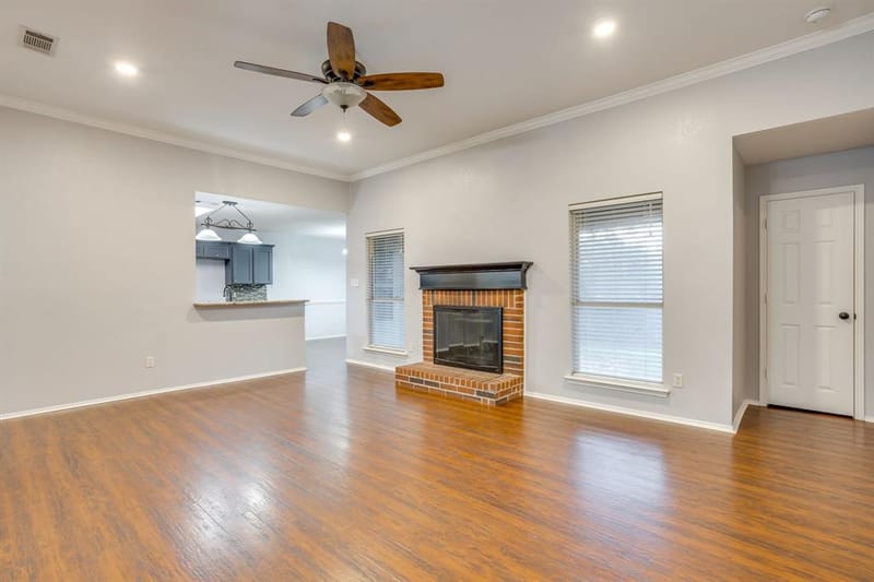 941 Jessica Drive, Burleson TX 76028 - Photo 4