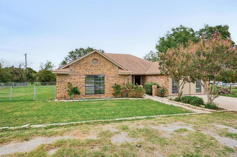 2209 Strader Road, Justin TX 76247 - Photo 2